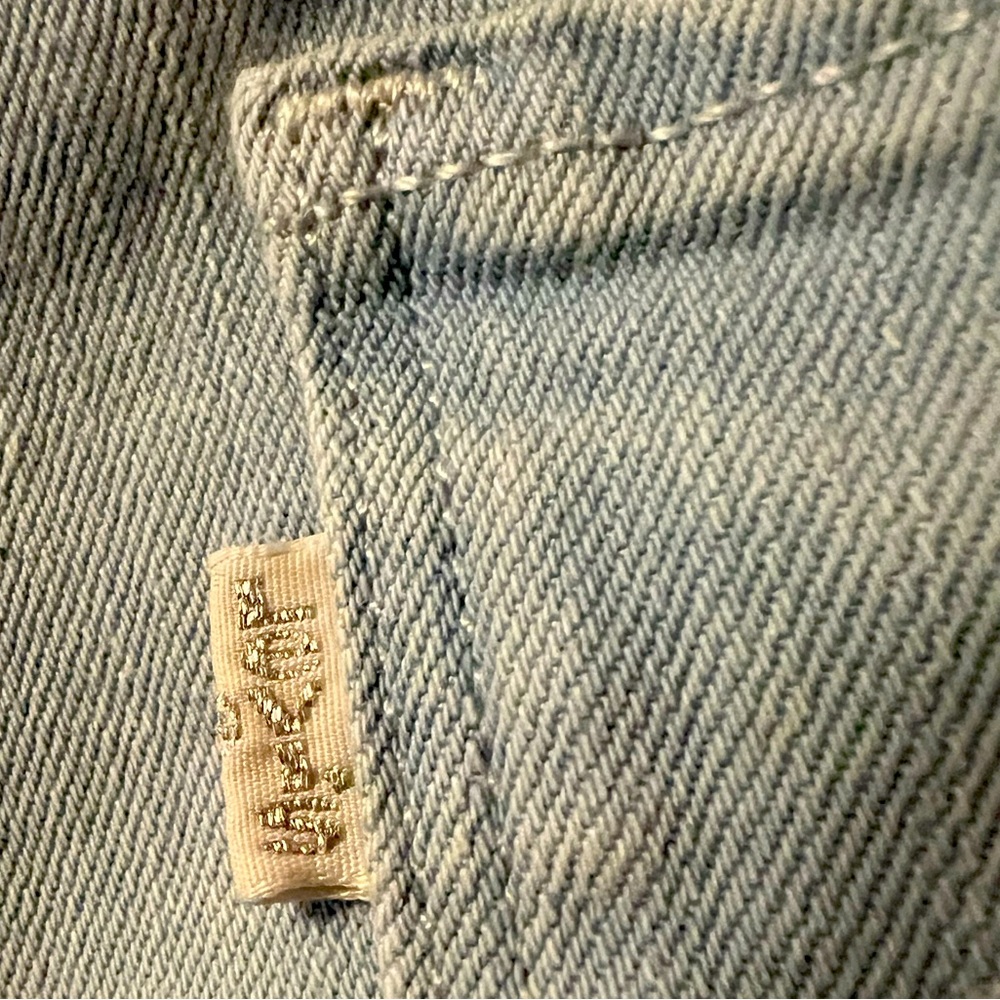 Levi’s 501 High rise women’s shorts. Light indigo. Size 29